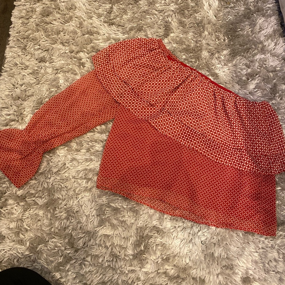 One shouldered shirt size M